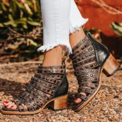 Cannes - Black Distressed