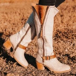 Carson - White Snake