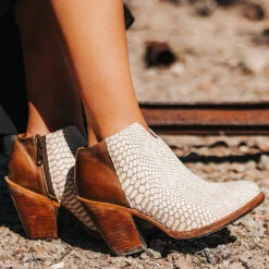 Detroit - White Snake