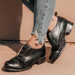 Mabel - Black Pony Multi