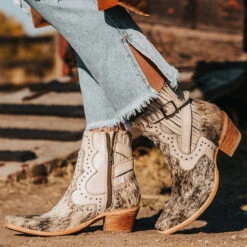 Morgan - Beige Pony Multi